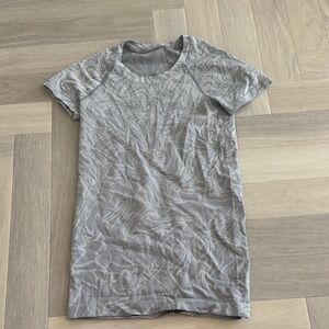 lululemon athletica Gray Patterned Top